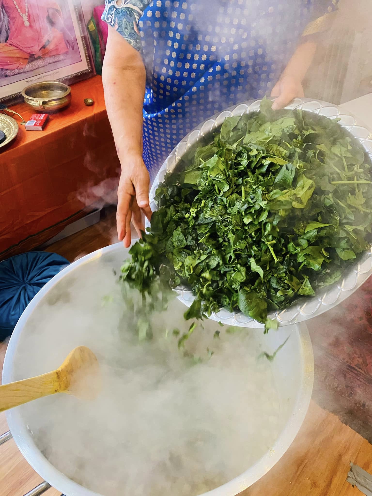 KAILASA Annalaya food preparation as sacred community service